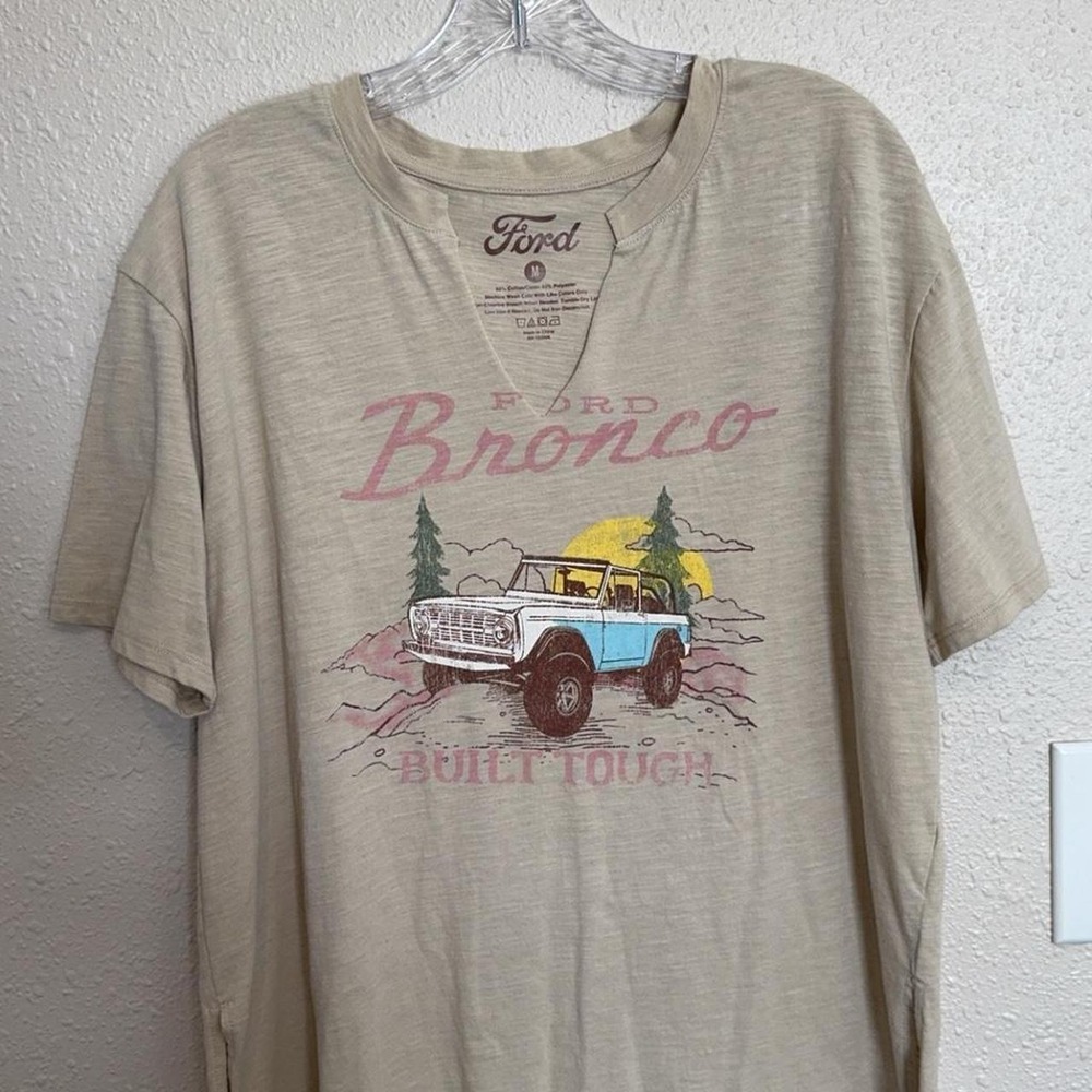Ford Bronco Women's Medium Short Sleeve Top